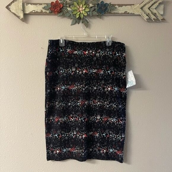 LulaRoe- stretchy Cassie pencil skirt - Picture 1 of 7